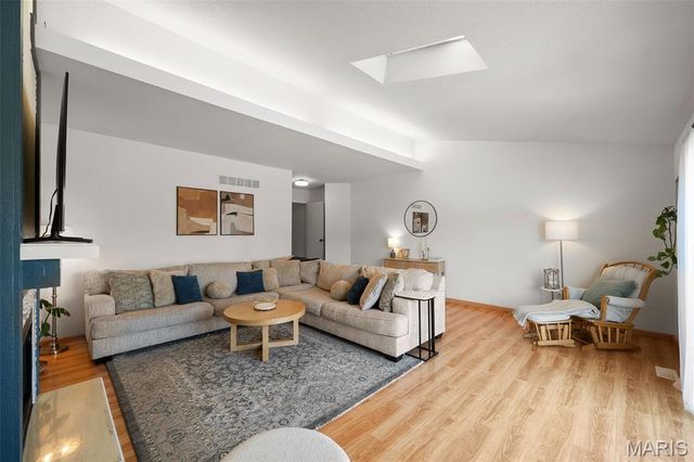 2042 Kentmore Lane, Chesterfield, MO 63017