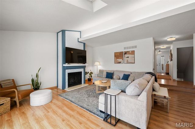 2042 Kentmore Lane, Chesterfield, MO 63017