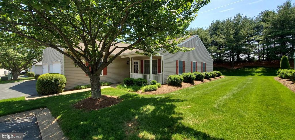 4049 WOODSPRING LN #4049, York, PA 17402