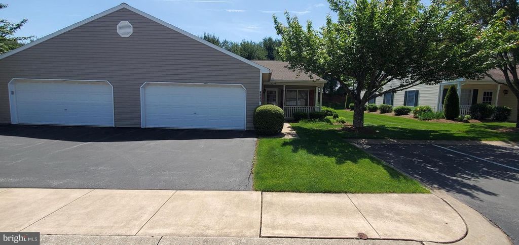 4049 WOODSPRING LN #4049, York, PA 17402