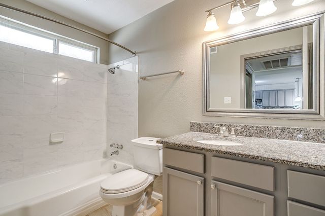 3870 Tulsa Way 12, Fort Worth, TX 76107