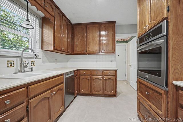 7132 S 76th East Avenue, Tulsa, OK 74133