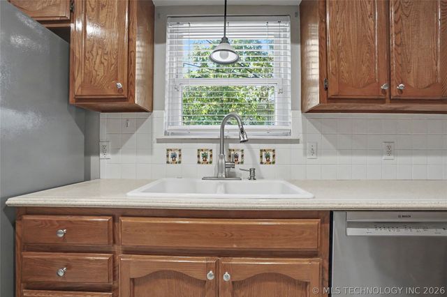 7132 S 76th East Avenue, Tulsa, OK 74133