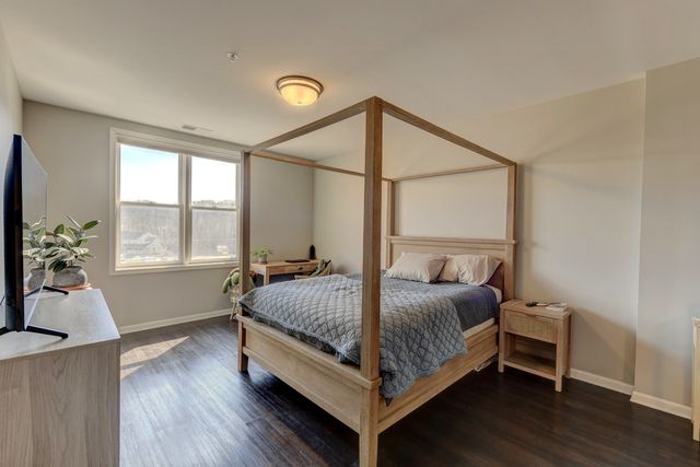 300 Village Circle 503, Willow Springs, IL 60480