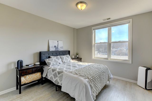 300 Village Circle 503, Willow Springs, IL 60480