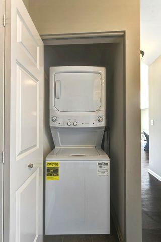 300 Village Circle 503, Willow Springs, IL 60480