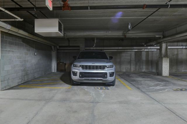 300 Village Circle 503, Willow Springs, IL 60480