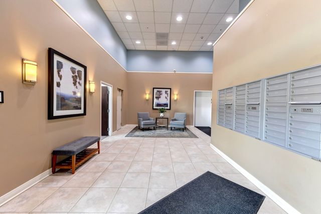 300 Village Circle 503, Willow Springs, IL 60480