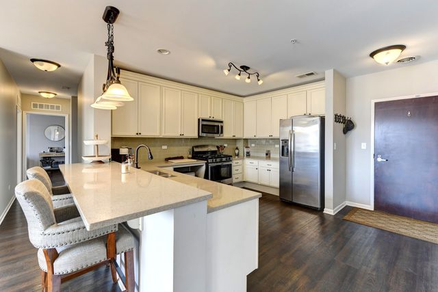 300 Village Circle 503, Willow Springs, IL 60480