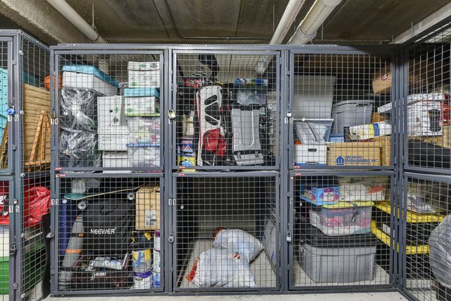 300 Village Circle 503, Willow Springs, IL 60480