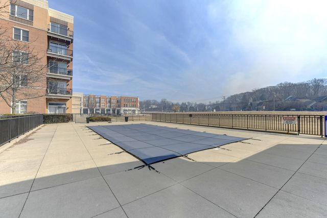 300 Village Circle 503, Willow Springs, IL 60480