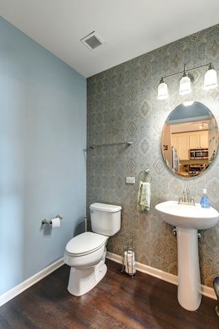 300 Village Circle 503, Willow Springs, IL 60480