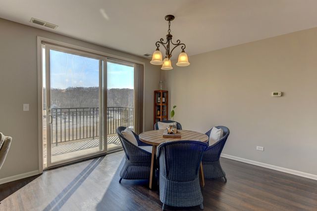 300 Village Circle 503, Willow Springs, IL 60480