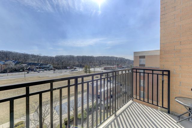 300 Village Circle 503, Willow Springs, IL 60480