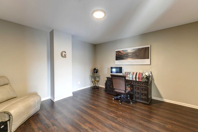 300 Village Circle 503, Willow Springs, IL 60480