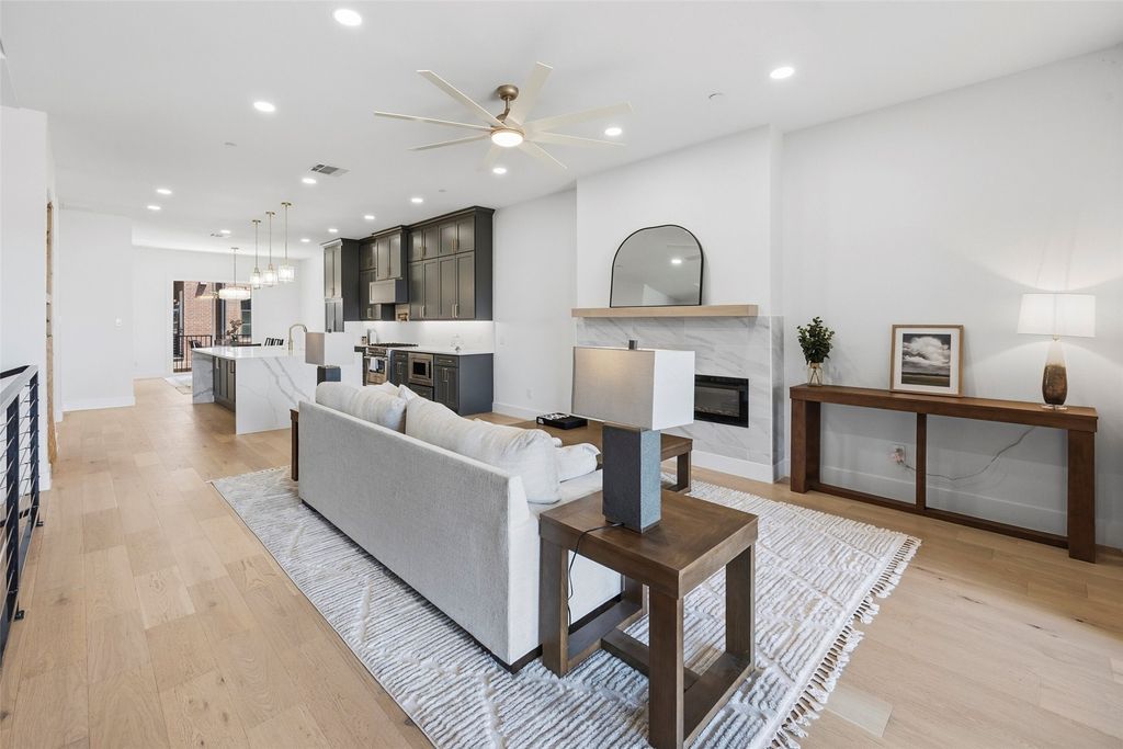 408 Vista Buena Trail, Fort Worth, TX 76111 — exterior