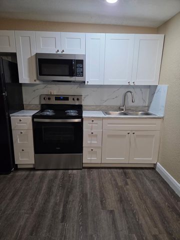 248 SW 7TH Court, Deerfield Beach, FL 33441