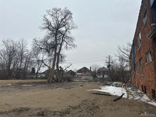 526 HARMON Street, Detroit, MI 48202