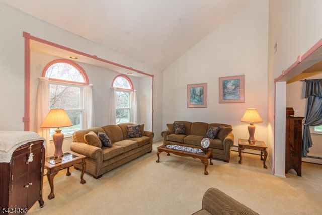 4 Lisa Ct, Roxbury Twp., NJ 07876