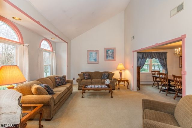 4 Lisa Ct, Roxbury Twp., NJ 07876