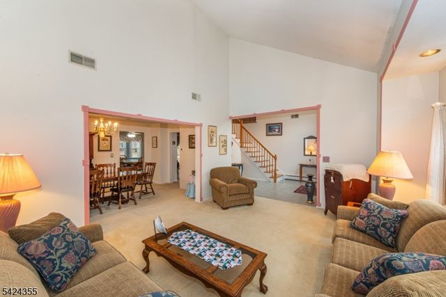 4 Lisa Ct, Roxbury Twp., NJ 07876