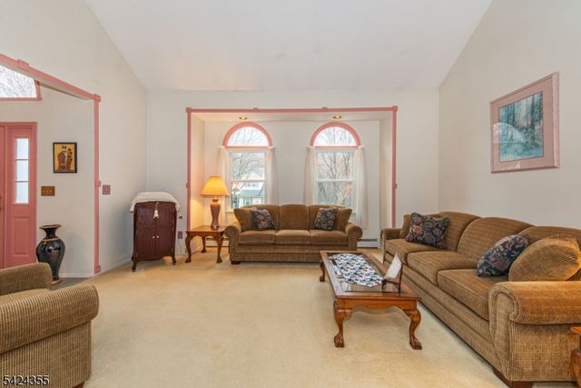 4 Lisa Ct, Roxbury Twp., NJ 07876