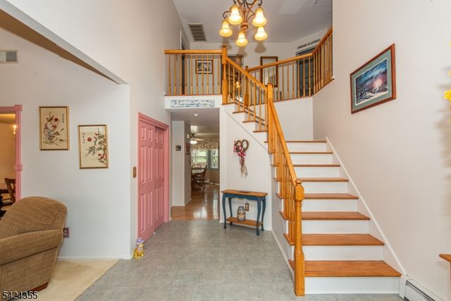 4 Lisa Ct, Roxbury Twp., NJ 07876