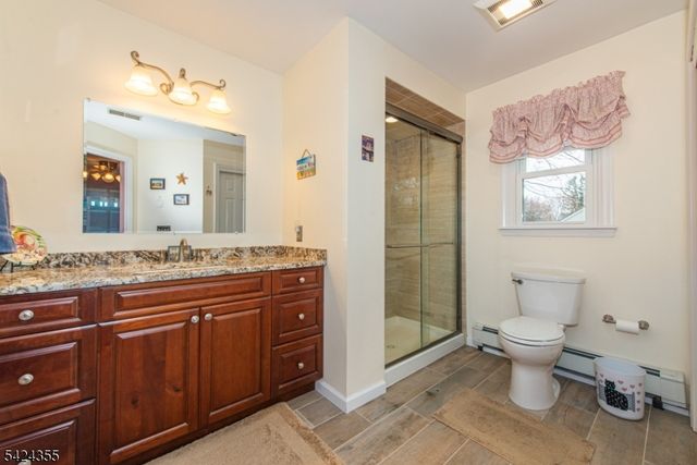 4 Lisa Ct, Roxbury Twp., NJ 07876