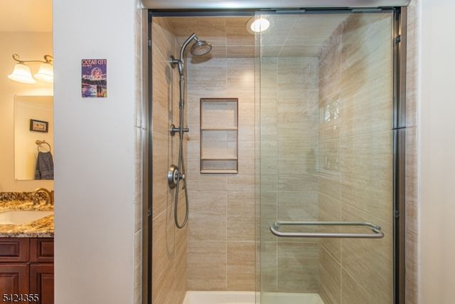 4 Lisa Ct, Roxbury Twp., NJ 07876