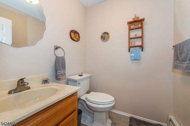 4 Lisa Ct, Roxbury Twp., NJ 07876