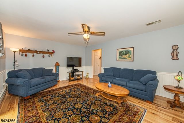 4 Lisa Ct, Roxbury Twp., NJ 07876