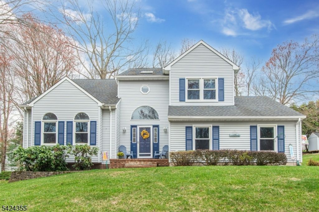 4 Lisa Ct, Roxbury Twp., NJ 07876