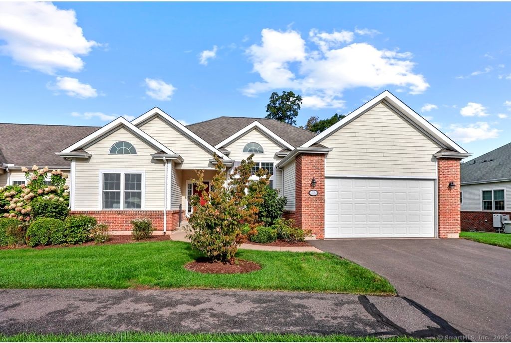 76 Jillian Circle, West Hartford, CT 06107