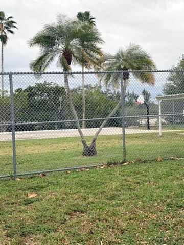 4174 Inverrary Drive 914, Lauderhill, FL 33319