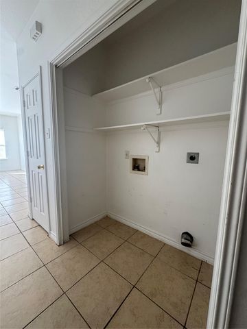 609 M L K DR A, Elgin, TX 78621