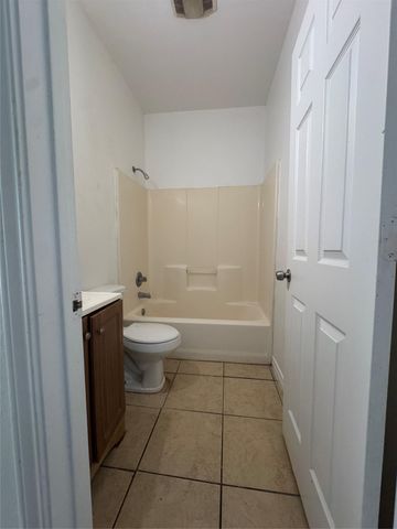 609 M L K DR A, Elgin, TX 78621