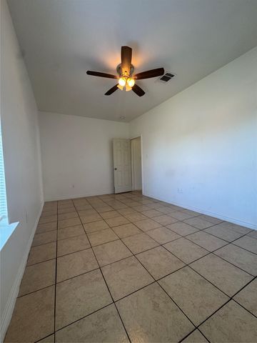 609 M L K DR A, Elgin, TX 78621