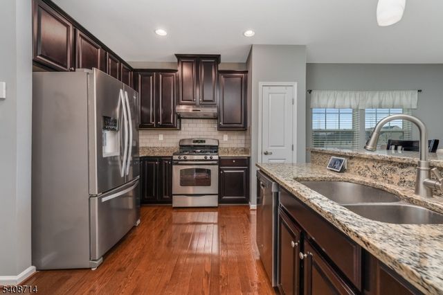 34 Washington Square Cir, Washington Boro, NJ 07882