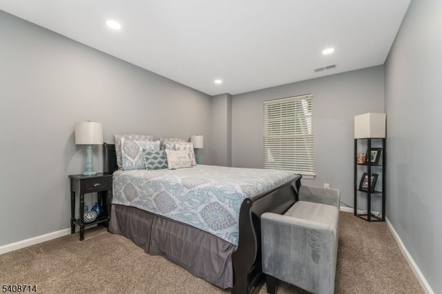 34 Washington Square Cir, Washington Boro, NJ 07882