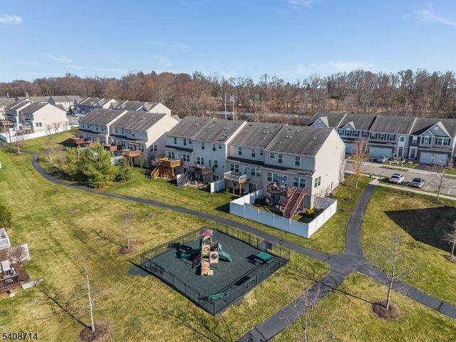 34 Washington Square Cir, Washington Boro, NJ 07882