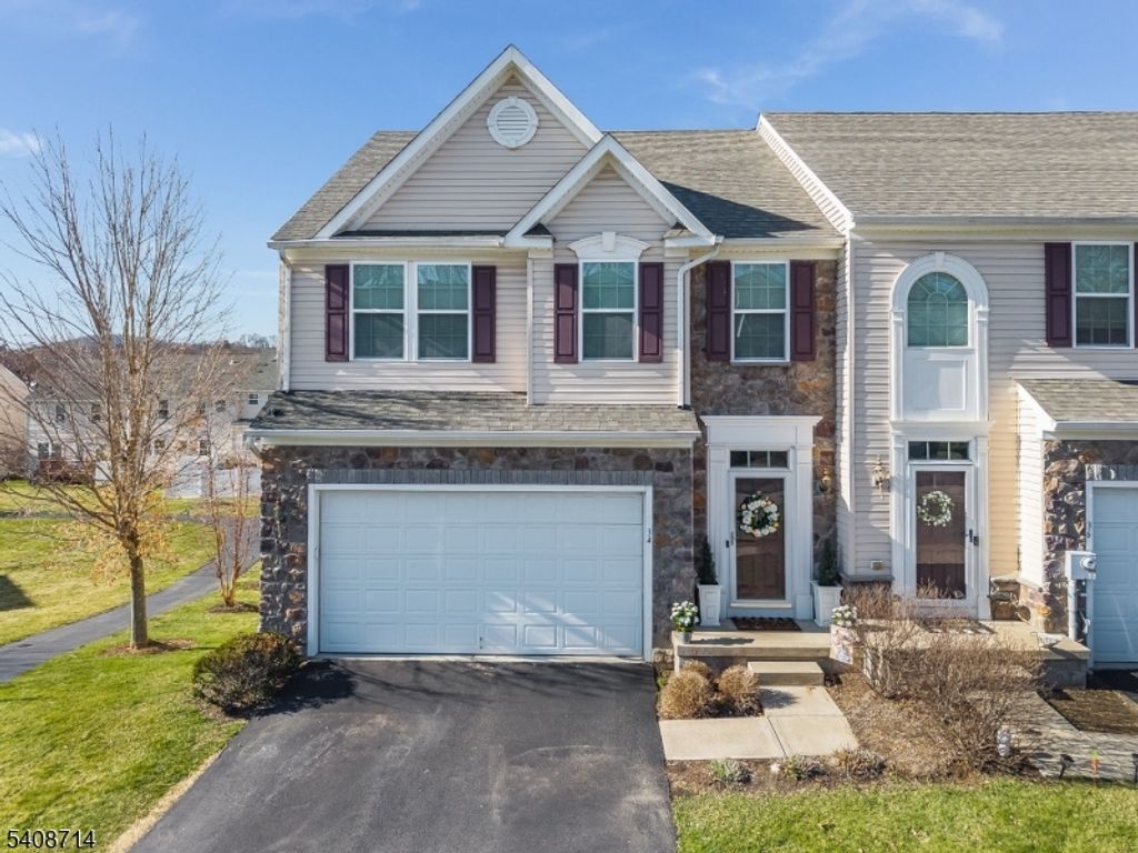 34 Washington Square Cir, Washington Boro, NJ 07882