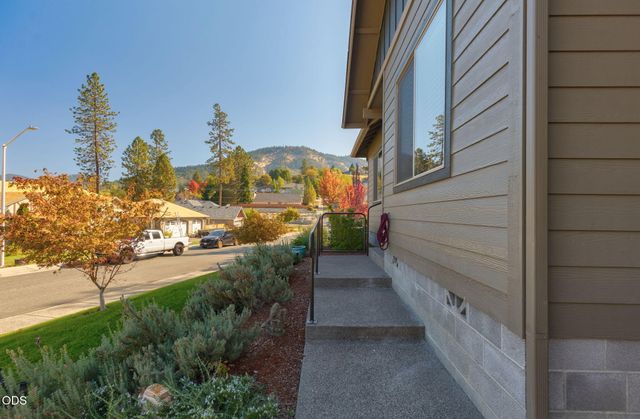 2311 SE Coriander Way, Grants Pass, OR 97527