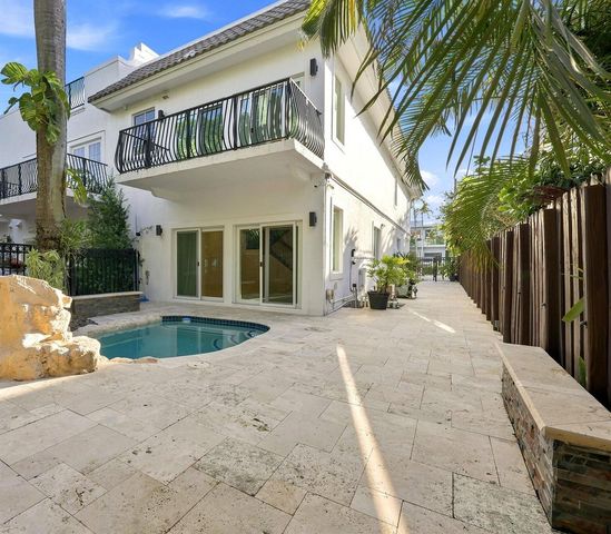 1812 NE 26th Avenue, Fort Lauderdale, FL 33305