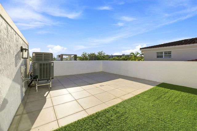 1812 NE 26th Avenue, Fort Lauderdale, FL 33305