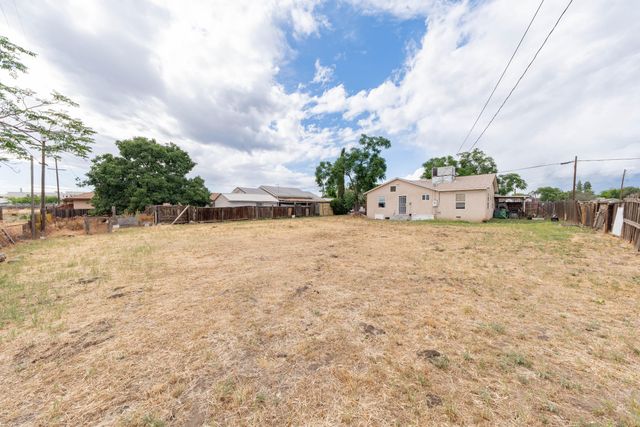 1209 W 6th, Hanford, CA 93230