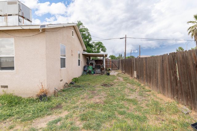 1209 W 6th, Hanford, CA 93230