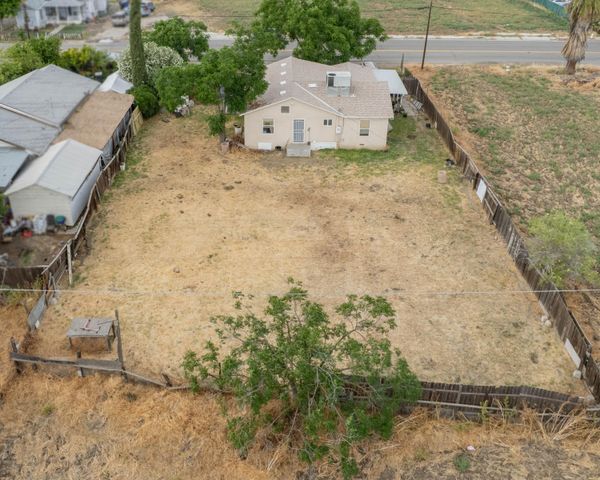 1209 W 6th, Hanford, CA 93230