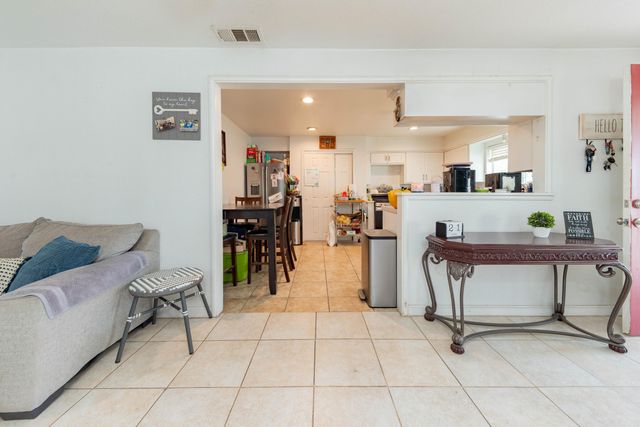 1209 W 6th, Hanford, CA 93230