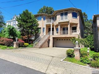 11 Grant Avenue, Cliffside Park, NJ 07010