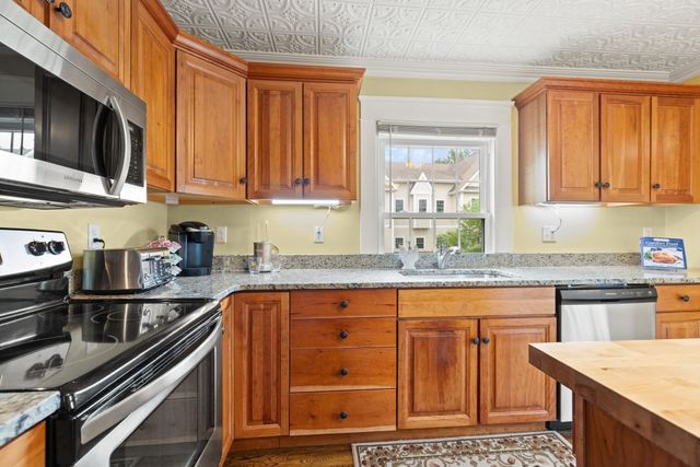 160 Daniel Webster Hwy 160, Nashua, NH 03060
